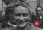 Immagine di Persone famose rilasciato dalle prigioni naziste Germania, 1945, secondo 51 filmato di repertorio 65675066636