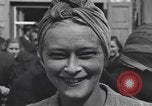 Immagine di Persone famose rilasciato dalle prigioni naziste Germania, 1945, secondo 52 filmato di repertorio 65675066636