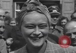 Immagine di Persone famose rilasciato dalle prigioni naziste Germania, 1945, secondo 55 filmato di repertorio 65675066636