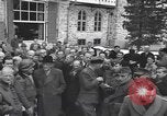 Immagine di Persone famose rilasciato dalle prigioni naziste Germania, 1945, secondo 59 filmato di repertorio 65675066636