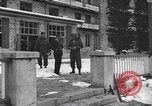Standbild Befreite Häftlinge aus den Gefängnissen der Nazis Deutschland, 1945, aus Sekunde 8 historischem Filmmaterial Videoclip 65675066637