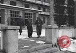Standbild Befreite Häftlinge aus den Gefängnissen der Nazis Deutschland, 1945, aus Sekunde 9 historischem Filmmaterial Videoclip 65675066637