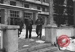Standbild Befreite Häftlinge aus den Gefängnissen der Nazis Deutschland, 1945, aus Sekunde 10 historischem Filmmaterial Videoclip 65675066637