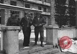 Standbild Befreite Häftlinge aus den Gefängnissen der Nazis Deutschland, 1945, aus Sekunde 13 historischem Filmmaterial Videoclip 65675066637