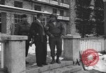 Standbild Befreite Häftlinge aus den Gefängnissen der Nazis Deutschland, 1945, aus Sekunde 14 historischem Filmmaterial Videoclip 65675066637