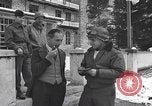 Standbild Befreite Häftlinge aus den Gefängnissen der Nazis Deutschland, 1945, aus Sekunde 22 historischem Filmmaterial Videoclip 65675066637