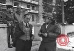 Standbild Befreite Häftlinge aus den Gefängnissen der Nazis Deutschland, 1945, aus Sekunde 25 historischem Filmmaterial Videoclip 65675066637