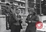 Standbild Befreite Häftlinge aus den Gefängnissen der Nazis Deutschland, 1945, aus Sekunde 26 historischem Filmmaterial Videoclip 65675066637