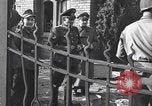 Standbild Übergabe des deutschen Generals Kurt Dittmar Magdeburg Deutschland, 1945, aus Sekunde 11 historischem Filmmaterial Videoclip 65675066638