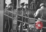 Standbild Übergabe des deutschen Generals Kurt Dittmar Magdeburg Deutschland, 1945, aus Sekunde 14 historischem Filmmaterial Videoclip 65675066638