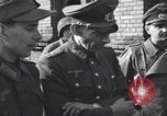 Standbild Übergabe des deutschen Generals Kurt Dittmar Magdeburg Deutschland, 1945, aus Sekunde 15 historischem Filmmaterial Videoclip 65675066638