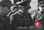 Standbild Übergabe des deutschen Generals Kurt Dittmar Magdeburg Deutschland, 1945, aus Sekunde 17 historischem Filmmaterial Videoclip 65675066638