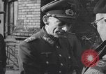 Standbild Übergabe des deutschen Generals Kurt Dittmar Magdeburg Deutschland, 1945, aus Sekunde 25 historischem Filmmaterial Videoclip 65675066638