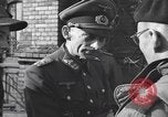 Standbild Übergabe des deutschen Generals Kurt Dittmar Magdeburg Deutschland, 1945, aus Sekunde 28 historischem Filmmaterial Videoclip 65675066638