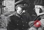 Standbild Übergabe des deutschen Generals Kurt Dittmar Magdeburg Deutschland, 1945, aus Sekunde 29 historischem Filmmaterial Videoclip 65675066638