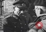 Standbild Übergabe des deutschen Generals Kurt Dittmar Magdeburg Deutschland, 1945, aus Sekunde 32 historischem Filmmaterial Videoclip 65675066638
