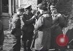 Standbild Übergabe des deutschen Generals Kurt Dittmar Magdeburg Deutschland, 1945, aus Sekunde 37 historischem Filmmaterial Videoclip 65675066638