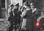 Standbild Übergabe des deutschen Generals Kurt Dittmar Magdeburg Deutschland, 1945, aus Sekunde 39 historischem Filmmaterial Videoclip 65675066638