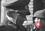 Standbild Übergabe des deutschen Generals Kurt Dittmar Magdeburg Deutschland, 1945, aus Sekunde 43 historischem Filmmaterial Videoclip 65675066638