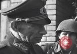 Standbild Übergabe des deutschen Generals Kurt Dittmar Magdeburg Deutschland, 1945, aus Sekunde 45 historischem Filmmaterial Videoclip 65675066638