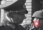 Standbild Übergabe des deutschen Generals Kurt Dittmar Magdeburg Deutschland, 1945, aus Sekunde 47 historischem Filmmaterial Videoclip 65675066638