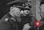 Standbild Übergabe des deutschen Generals Kurt Dittmar Magdeburg Deutschland, 1945, aus Sekunde 49 historischem Filmmaterial Videoclip 65675066638