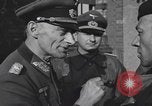 Standbild Übergabe des deutschen Generals Kurt Dittmar Magdeburg Deutschland, 1945, aus Sekunde 52 historischem Filmmaterial Videoclip 65675066638