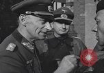 Standbild Übergabe des deutschen Generals Kurt Dittmar Magdeburg Deutschland, 1945, aus Sekunde 53 historischem Filmmaterial Videoclip 65675066638