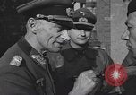 Standbild Übergabe des deutschen Generals Kurt Dittmar Magdeburg Deutschland, 1945, aus Sekunde 55 historischem Filmmaterial Videoclip 65675066638