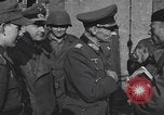 Standbild Übergabe des deutschen Generals Kurt Dittmar Magdeburg Deutschland, 1945, aus Sekunde 61 historischem Filmmaterial Videoclip 65675066638
