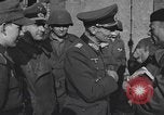 Standbild Übergabe des deutschen Generals Kurt Dittmar Magdeburg Deutschland, 1945, aus Sekunde 62 historischem Filmmaterial Videoclip 65675066638