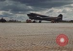 Standbild C-117 Flugzeugen Hummer Saigon Vietnam, 1966, aus Sekunde 38 historischem Filmmaterial Videoclip 65675066674
