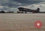 Standbild C-117 Flugzeugen Hummer Saigon Vietnam, 1966, aus Sekunde 42 historischem Filmmaterial Videoclip 65675066674