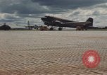 Standbild C-117 Flugzeugen Hummer Saigon Vietnam, 1966, aus Sekunde 47 historischem Filmmaterial Videoclip 65675066674