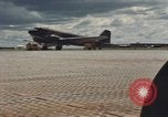 Standbild C-117 Flugzeugen Hummer Saigon Vietnam, 1966, aus Sekunde 55 historischem Filmmaterial Videoclip 65675066674