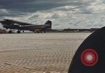 Standbild C-117 Flugzeugen Hummer Saigon Vietnam, 1966, aus Sekunde 58 historischem Filmmaterial Videoclip 65675066674