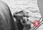 Standbild USS Ortolan Bergung japanischen U-Boot Pazifik, 1943, aus Sekunde 32 historischem Filmmaterial Videoclip 65675066728