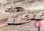 Image Morrison et Knutsen company construction en Agghanistan Afghanistan, 1960, de la seconde 60 séquences d'archives historiques vidéo 65675066737