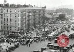 Immagine di Il corteo funebre per i comunisti Harlem New York City USA, 1930, secondo 11 filmato di repertorio 65675066771