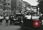 Immagine di Il corteo funebre per i comunisti Harlem New York City USA, 1930, secondo 52 filmato di repertorio 65675066771