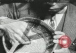 Immagine di Afroamericano fa canestro di canna Nashville Tennessee USA, 1937, secondo 18 filmato di repertorio 65675066776
