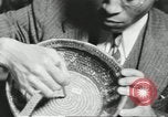 Immagine di Afroamericano fa canestro di canna Nashville Tennessee USA, 1937, secondo 19 filmato di repertorio 65675066776