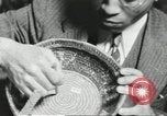 Immagine di Afroamericano fa canestro di canna Nashville Tennessee USA, 1937, secondo 25 filmato di repertorio 65675066776