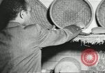 Immagine di Afroamericano fa canestro di canna Nashville Tennessee USA, 1937, secondo 28 filmato di repertorio 65675066776