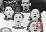 Standbild Afroamerikanischer Hochschulchor Nashville Tennessee USA, 1937, aus Sekunde 3 historischem Filmmaterial Videoclip 65675066779