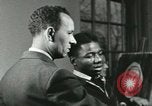 Standbild Hale Woodruff unterrichtet afroamerikanische Studenten Atlanta Georgia USA, 1937, aus Sekunde 32 historischem Filmmaterial Videoclip 65675066796