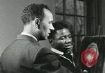 Standbild Hale Woodruff unterrichtet afroamerikanische Studenten Atlanta Georgia USA, 1937, aus Sekunde 33 historischem Filmmaterial Videoclip 65675066796