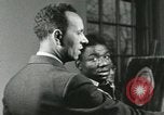 Standbild Hale Woodruff unterrichtet afroamerikanische Studenten Atlanta Georgia USA, 1937, aus Sekunde 38 historischem Filmmaterial Videoclip 65675066796