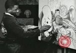 Standbild Hale Woodruff unterrichtet afroamerikanische Studenten Atlanta Georgia USA, 1937, aus Sekunde 49 historischem Filmmaterial Videoclip 65675066796
