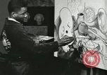 Standbild Hale Woodruff unterrichtet afroamerikanische Studenten Atlanta Georgia USA, 1937, aus Sekunde 53 historischem Filmmaterial Videoclip 65675066796